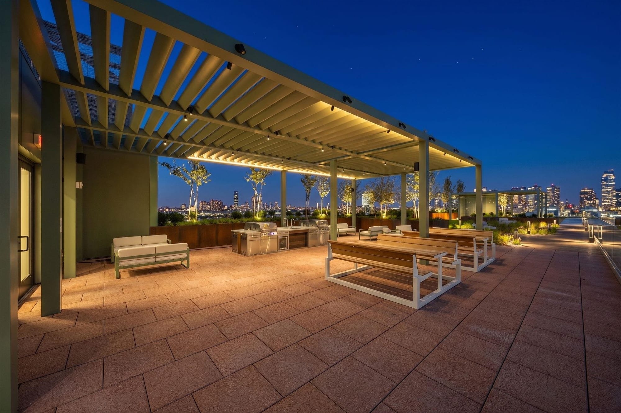 Aviva, Penthouse E1209 — image 4.1