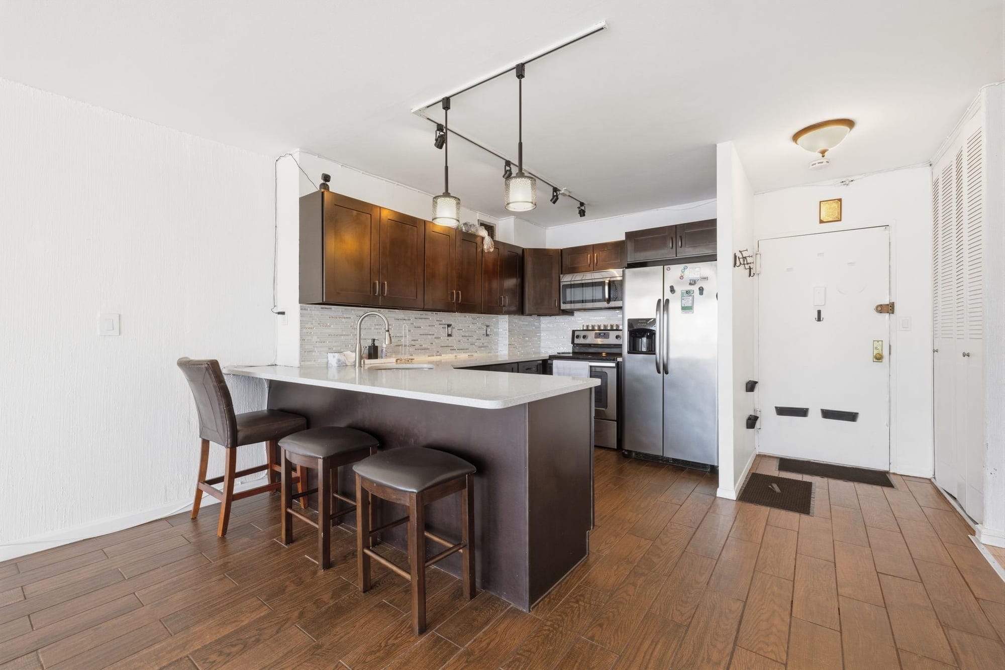 Troy Towers, Residence 2205 — image 2.1