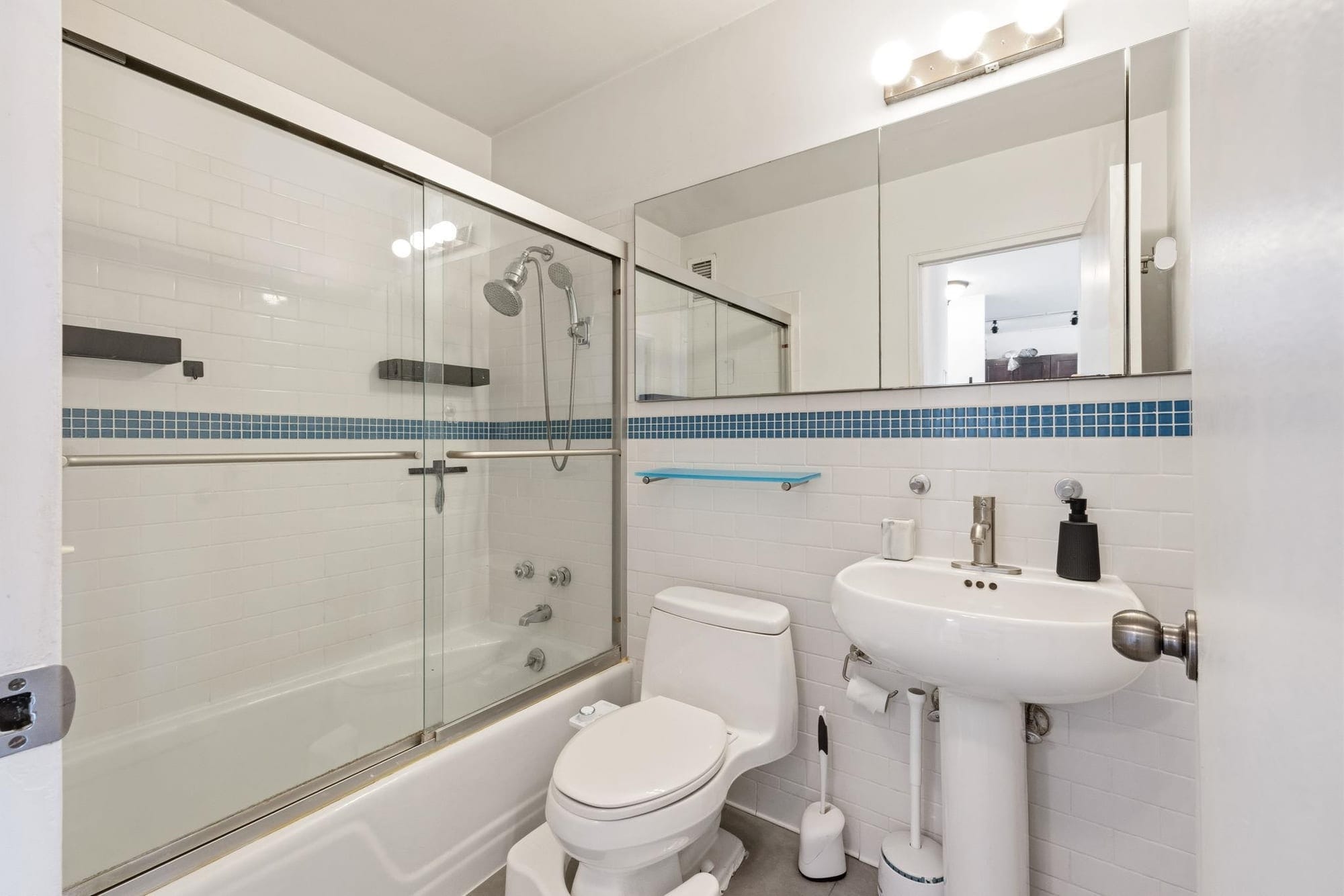 Troy Towers, Residence 2205 — image 4.1