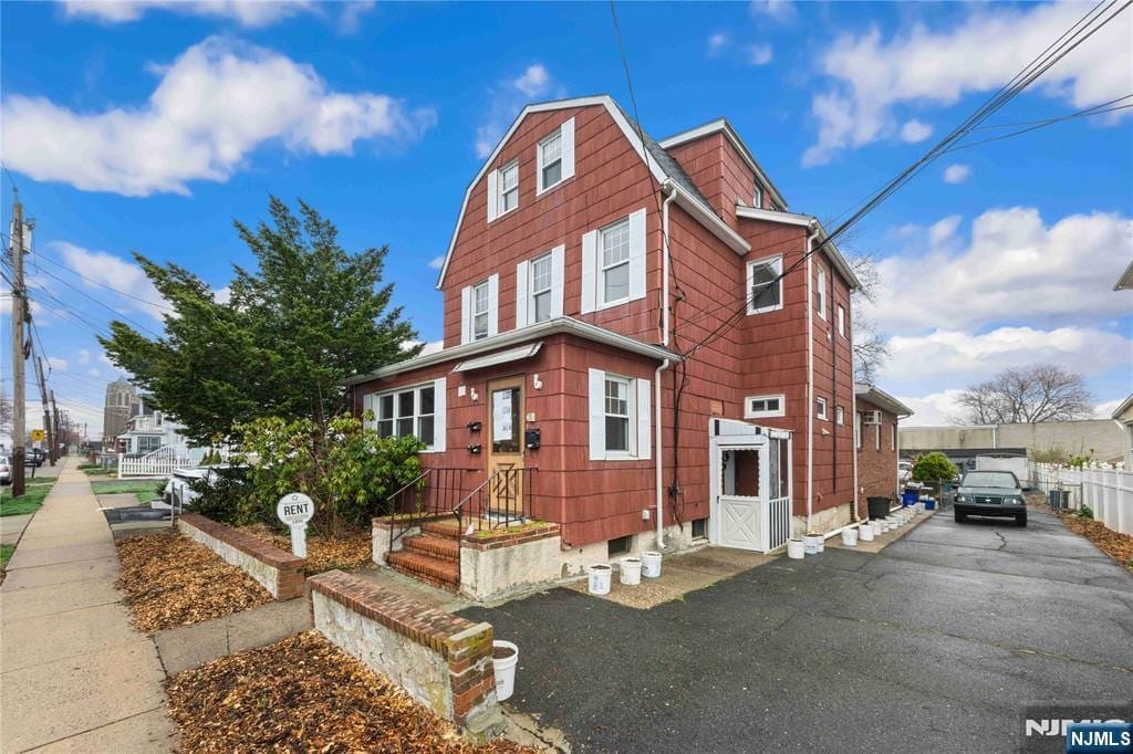 649 New Jersey Avenue — image 1